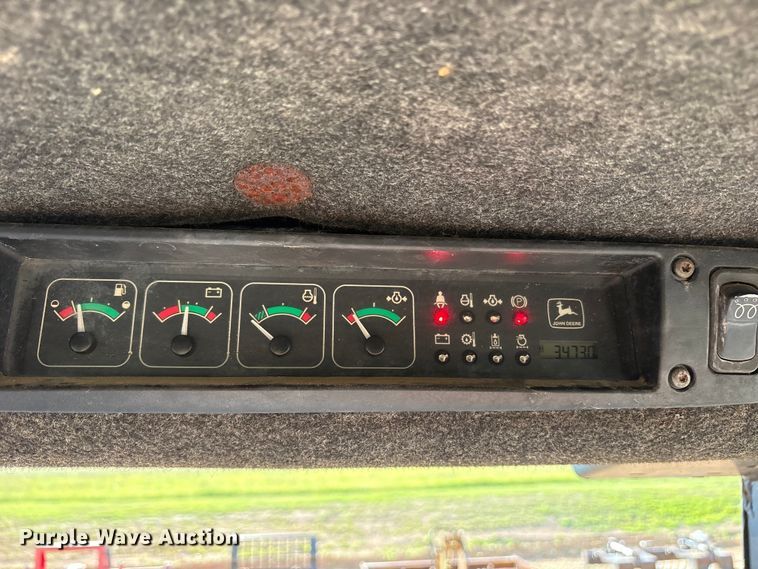 image for item DY0911 2000 John Deere 240 skid steer loader