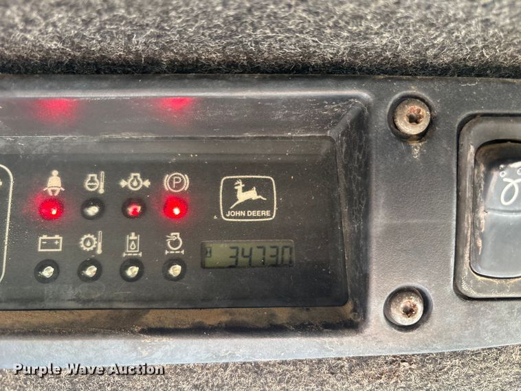 image for item DY0911 2000 John Deere 240 skid steer loader