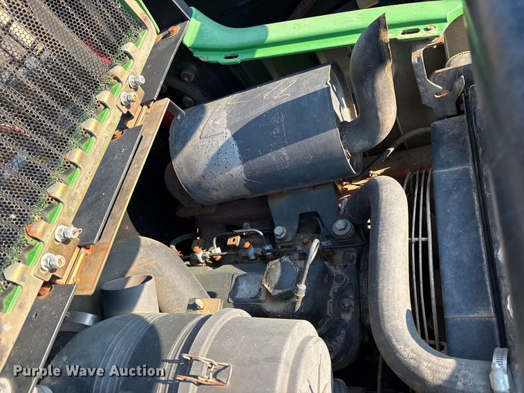 image for item DY0911 2000 John Deere 240 skid steer loader