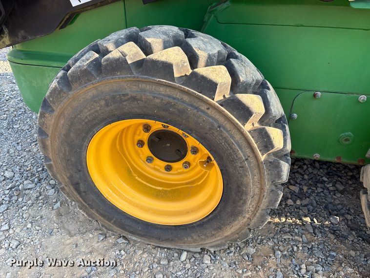 image for item DY0911 2000 John Deere 240 skid steer loader