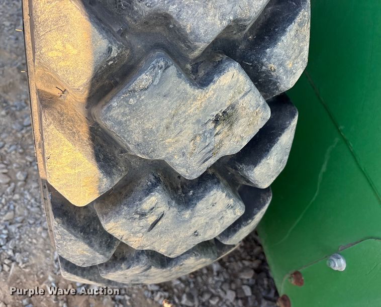 image for item DY0911 2000 John Deere 240 skid steer loader