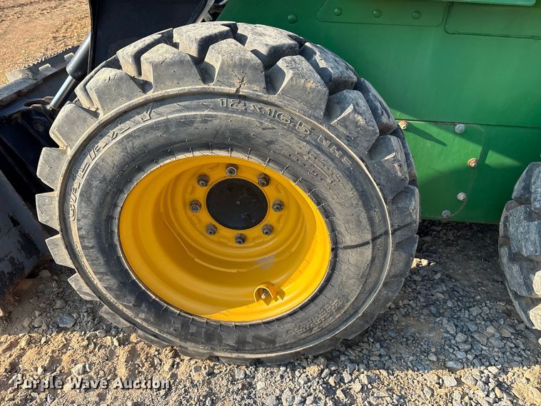 image for item DY0911 2000 John Deere 240 skid steer loader