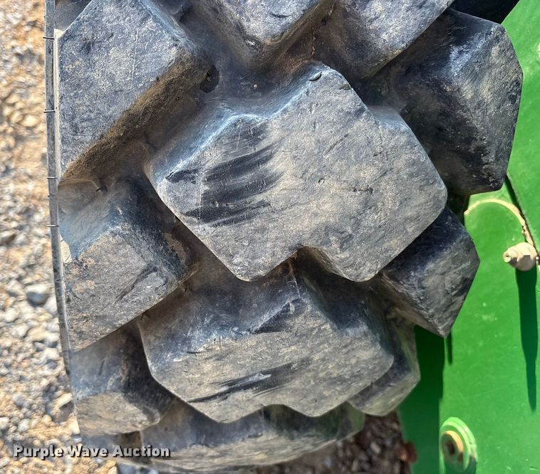 image for item DY0911 2000 John Deere 240 skid steer loader