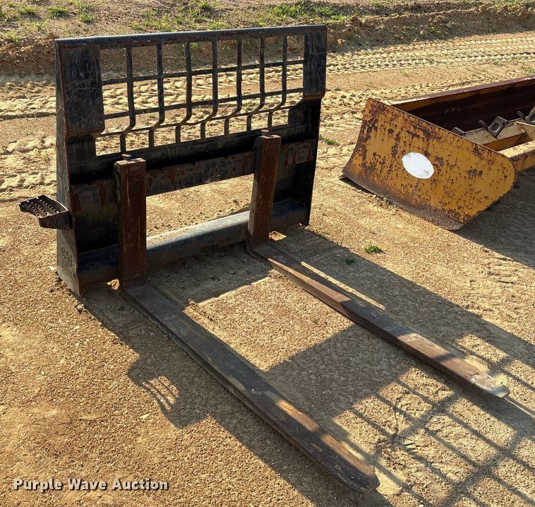 image for item DY0913 Caterpillar skid steer forks