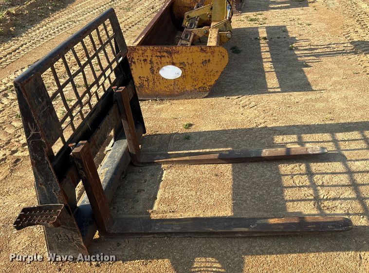 image for item DY0913 Caterpillar skid steer forks