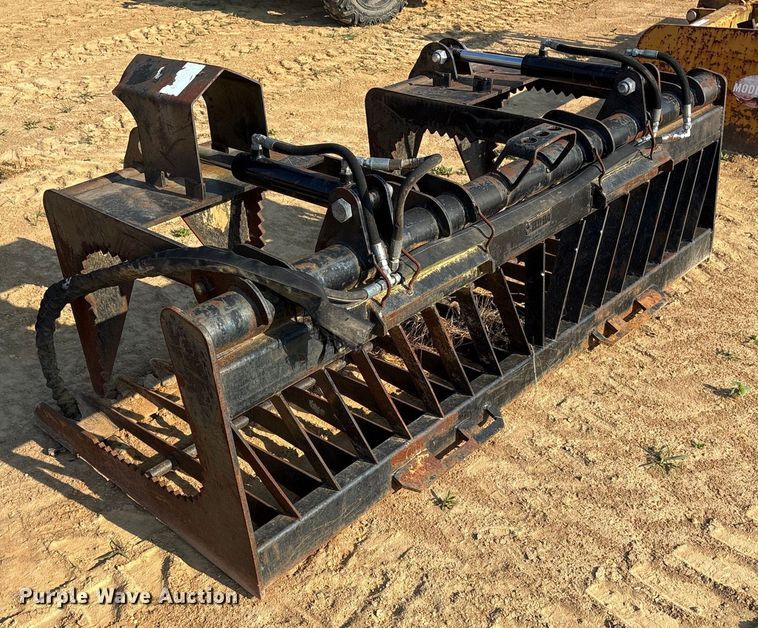 image for item DY0915 Skid steer grapple bucket