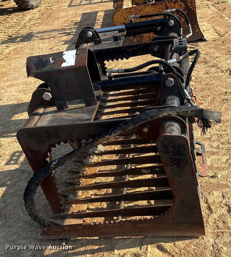 image for item DY0915 Skid steer grapple bucket