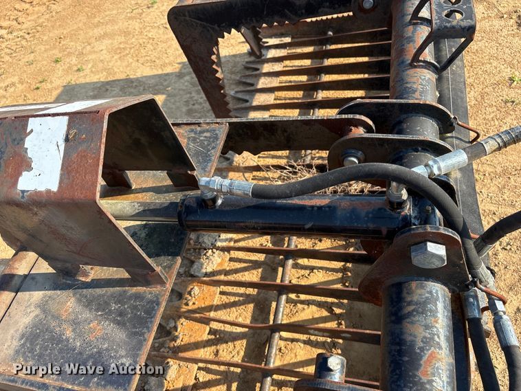 image for item DY0915 Skid steer grapple bucket