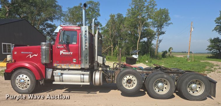 image for item DY1098 2010 Western Star 4900XL semi truck