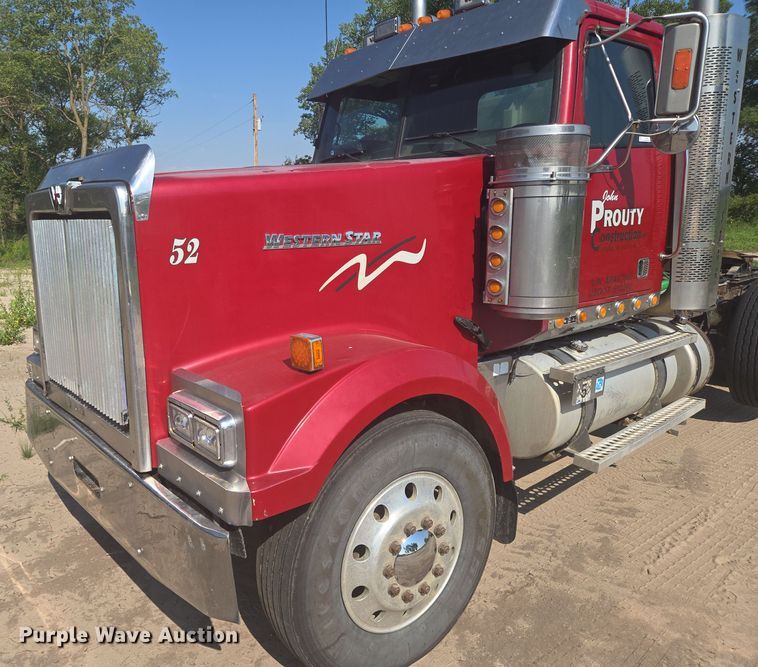 image for item DY1098 2010 Western Star 4900XL semi truck
