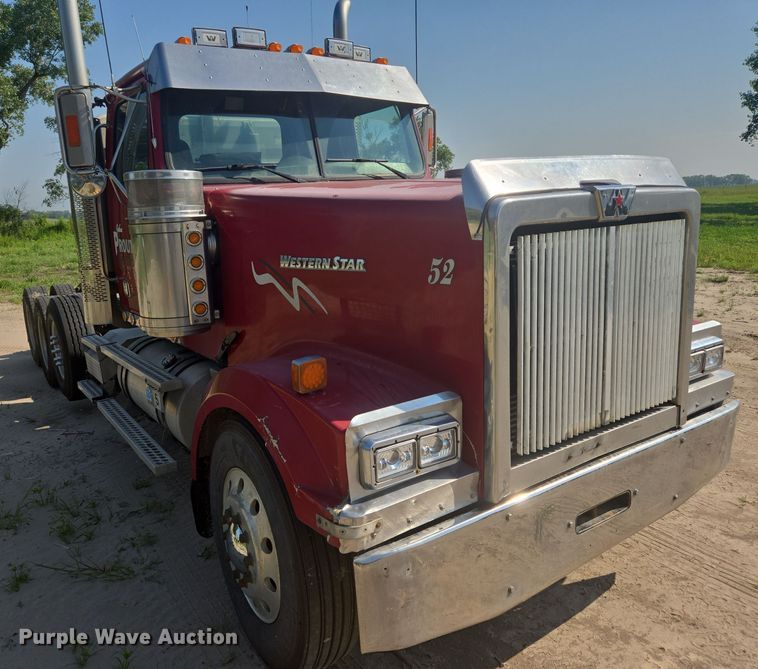 image for item DY1098 2010 Western Star 4900XL semi truck