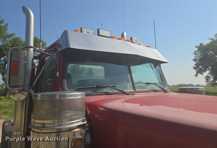 image for item DY1098 2010 Western Star 4900XL semi truck