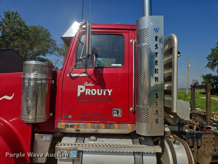 image for item DY1098 2010 Western Star 4900XL semi truck