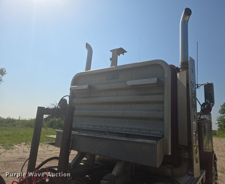 image for item DY1098 2010 Western Star 4900XL semi truck