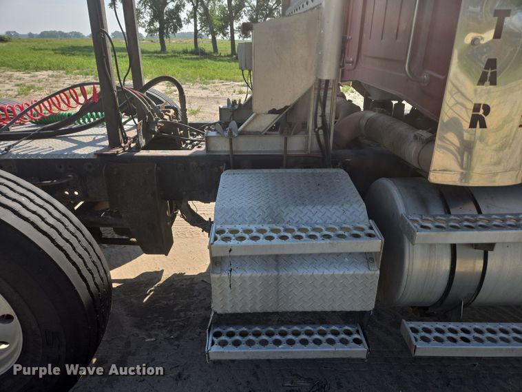 image for item DY1098 2010 Western Star 4900XL semi truck