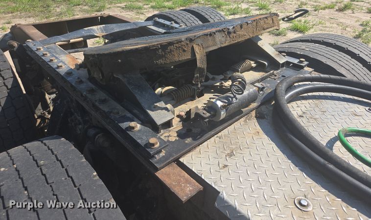 image for item DY1098 2010 Western Star 4900XL semi truck