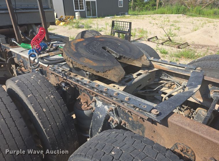 image for item DY1098 2010 Western Star 4900XL semi truck