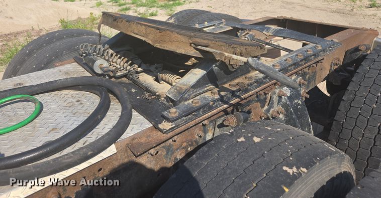 image for item DY1098 2010 Western Star 4900XL semi truck