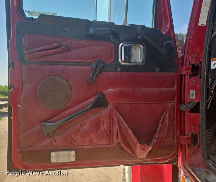 image for item DY1098 2010 Western Star 4900XL semi truck