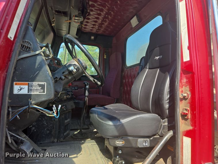 image for item DY1098 2010 Western Star 4900XL semi truck