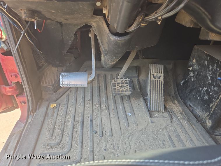 image for item DY1098 2010 Western Star 4900XL semi truck