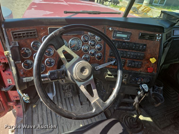 image for item DY1098 2010 Western Star 4900XL semi truck