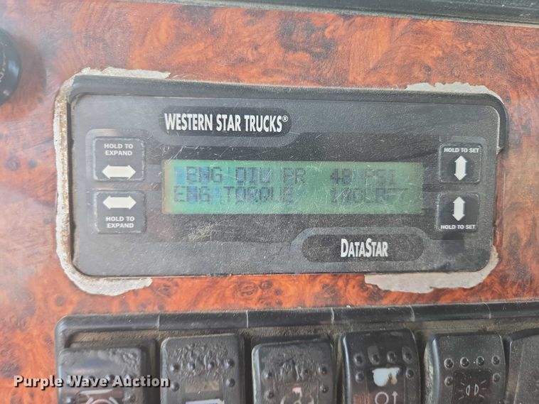 image for item DY1098 2010 Western Star 4900XL semi truck