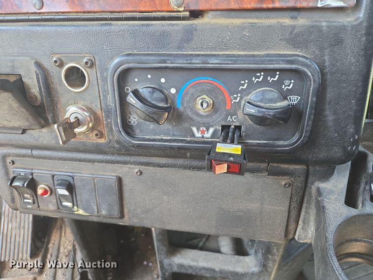 image for item DY1098 2010 Western Star 4900XL semi truck