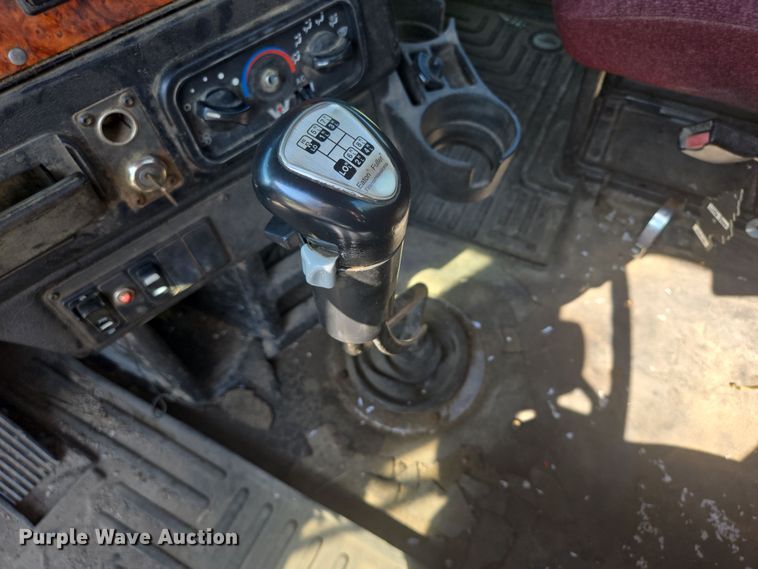 image for item DY1098 2010 Western Star 4900XL semi truck