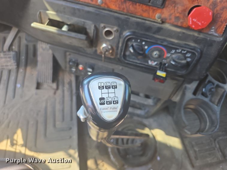 image for item DY1098 2010 Western Star 4900XL semi truck