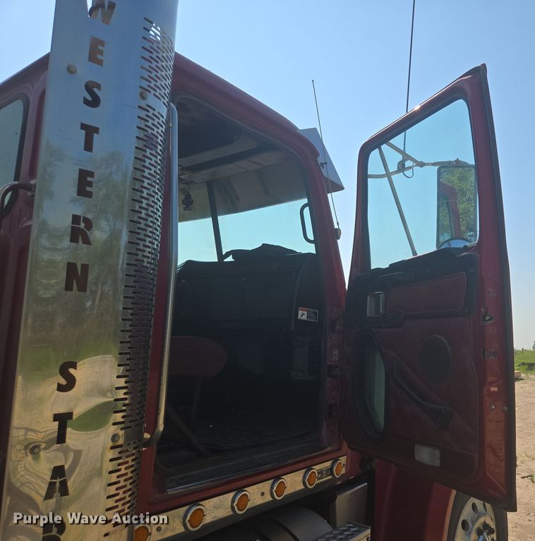 image for item DY1098 2010 Western Star 4900XL semi truck
