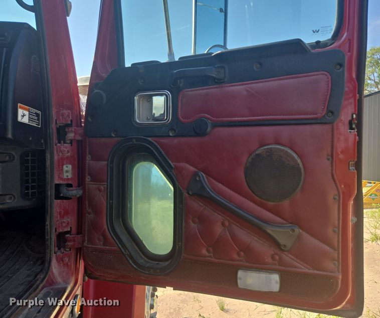 image for item DY1098 2010 Western Star 4900XL semi truck