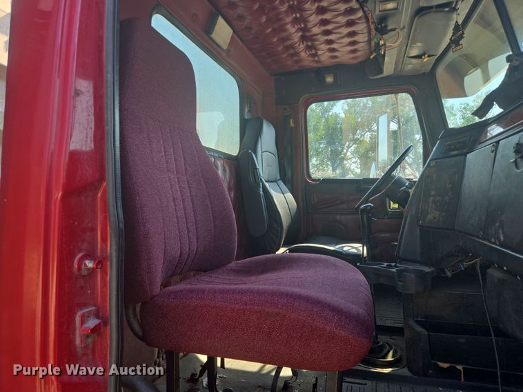 image for item DY1098 2010 Western Star 4900XL semi truck