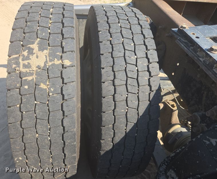 image for item DY1098 2010 Western Star 4900XL semi truck