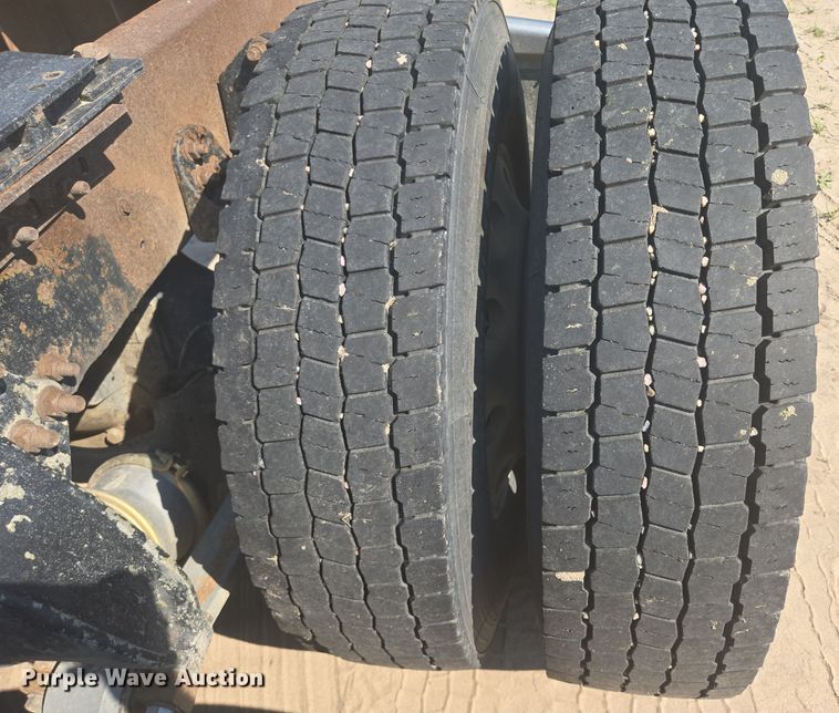 image for item DY1098 2010 Western Star 4900XL semi truck