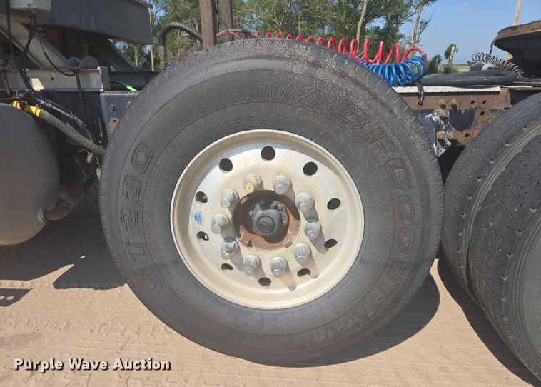 image for item DY1098 2010 Western Star 4900XL semi truck