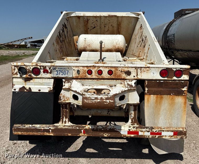 image for item DZ8534 1999 Ranch Manufacturing Co. bottom dump trailer