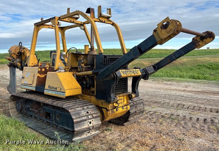 image for item DZ8738 1997 Vermeer Flex track 114 vibratory cable plow