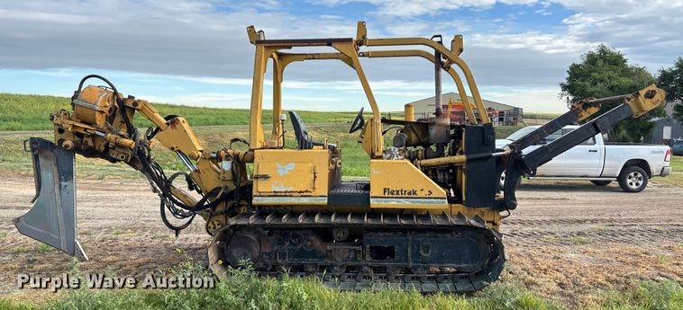 image for item DZ8738 1997 Vermeer Flex track 114 vibratory cable plow