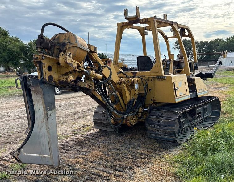 image for item DZ8738 1997 Vermeer Flex track 114 vibratory cable plow