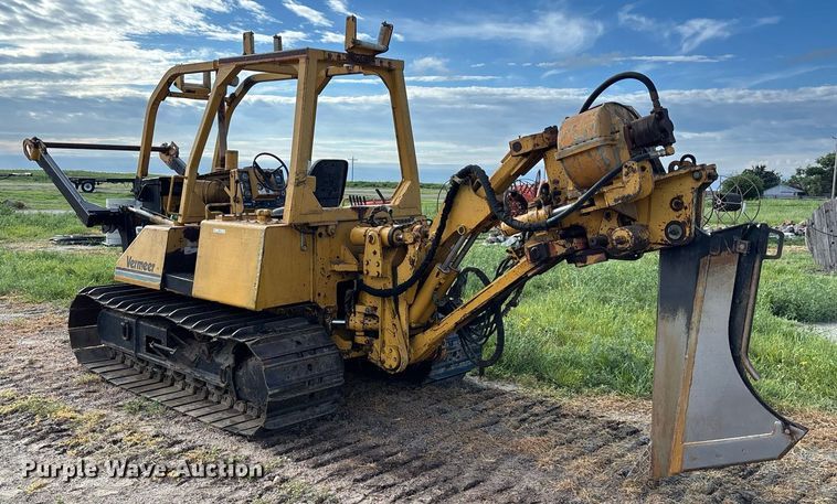 image for item DZ8738 1997 Vermeer Flex track 114 vibratory cable plow