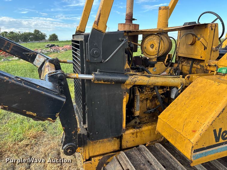 image for item DZ8738 1997 Vermeer Flex track 114 vibratory cable plow