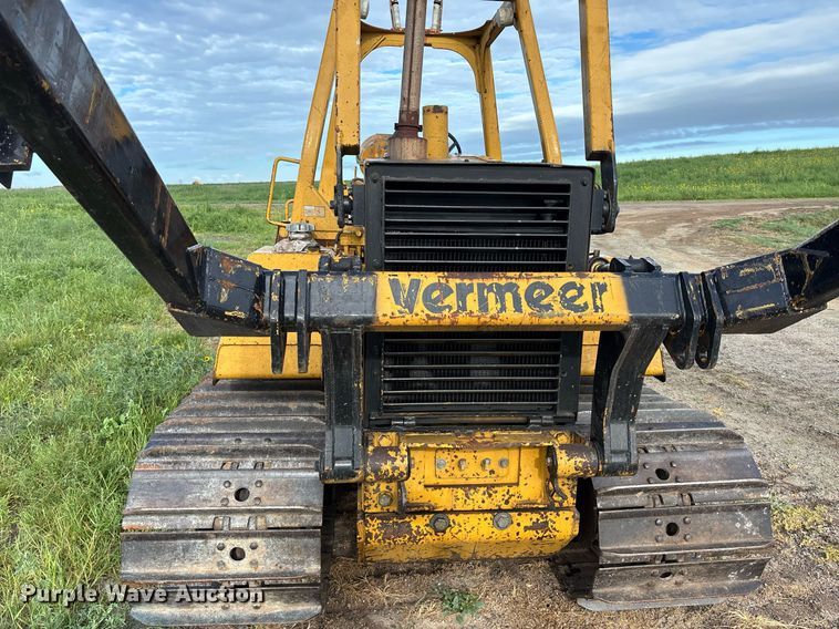 image for item DZ8738 1997 Vermeer Flex track 114 vibratory cable plow