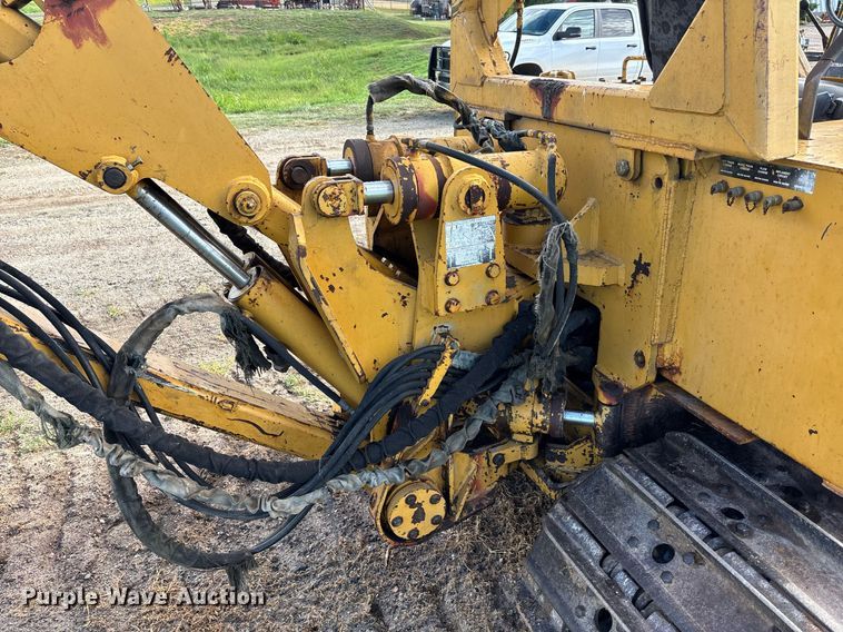 image for item DZ8738 1997 Vermeer Flex track 114 vibratory cable plow