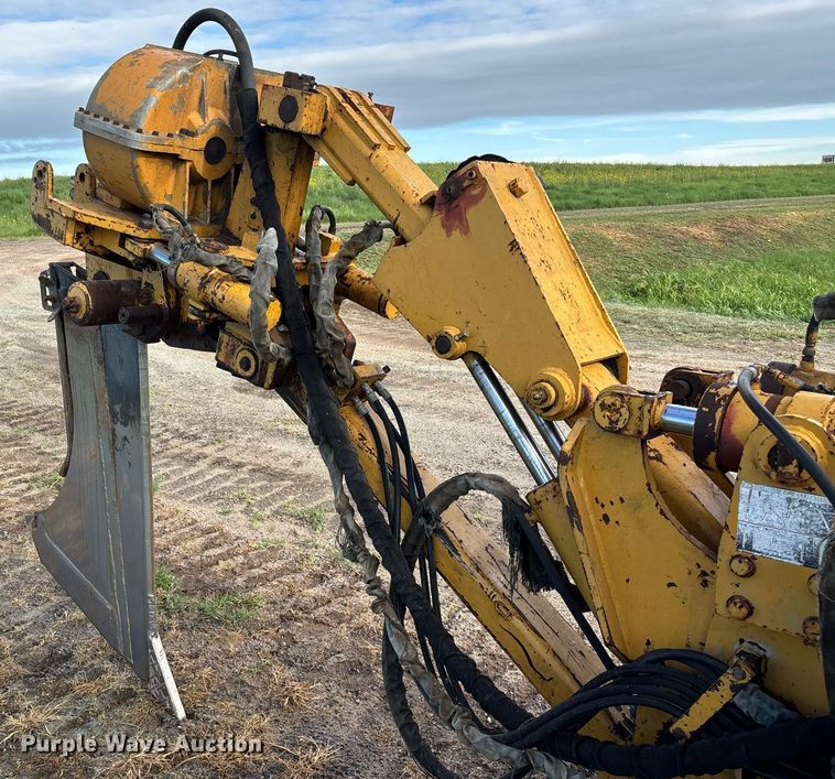 image for item DZ8738 1997 Vermeer Flex track 114 vibratory cable plow