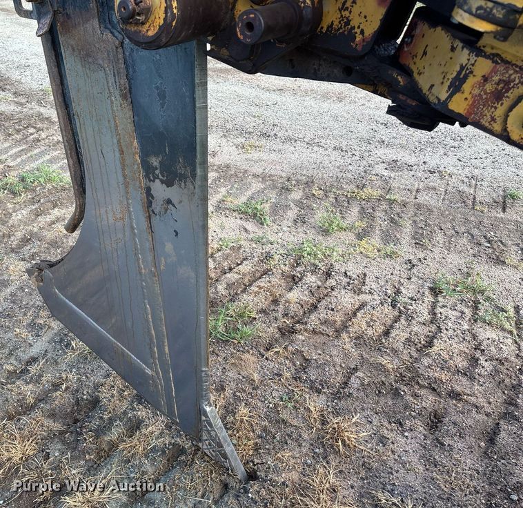 image for item DZ8738 1997 Vermeer Flex track 114 vibratory cable plow