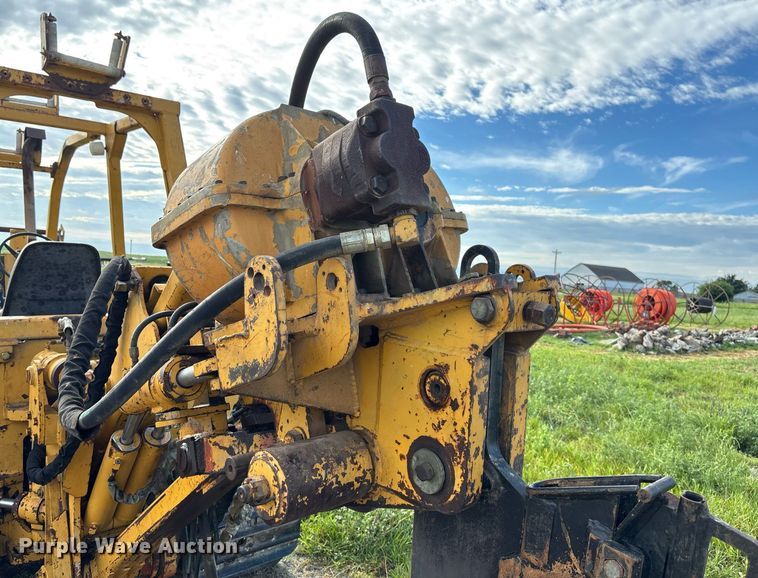 image for item DZ8738 1997 Vermeer Flex track 114 vibratory cable plow