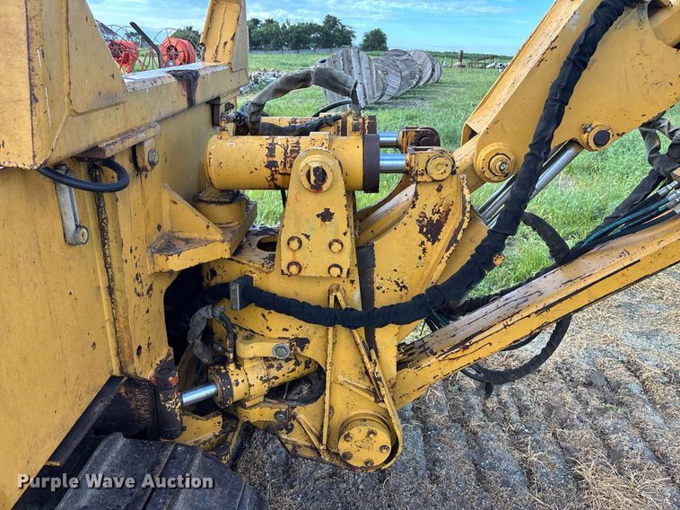 image for item DZ8738 1997 Vermeer Flex track 114 vibratory cable plow