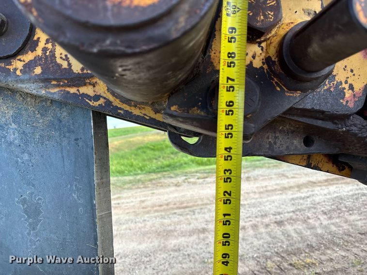 image for item DZ8738 1997 Vermeer Flex track 114 vibratory cable plow