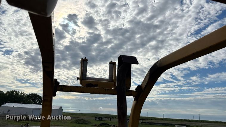 image for item DZ8738 1997 Vermeer Flex track 114 vibratory cable plow